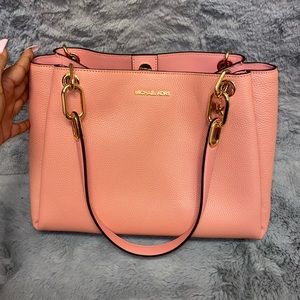 MICHAEL KORS
PRIMROSE
LG TRPL GUSSET SHLDR
LEATHER